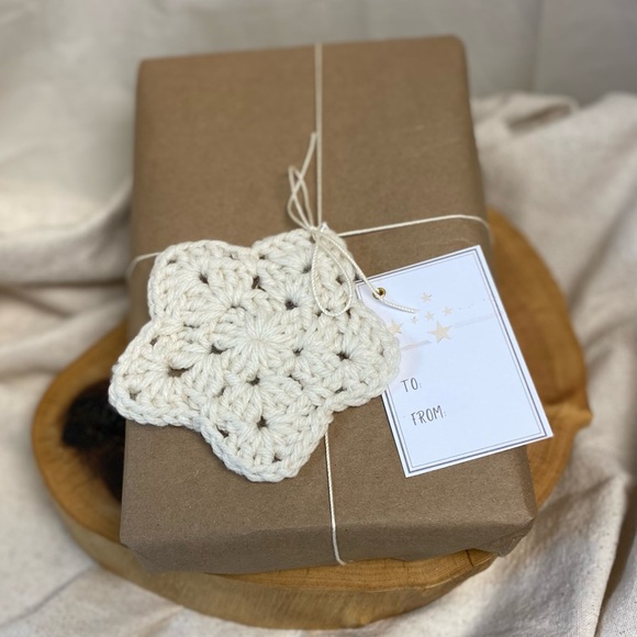 gift tag set of three neutral off white cream crocheted star with tags - Picture 5 of 8